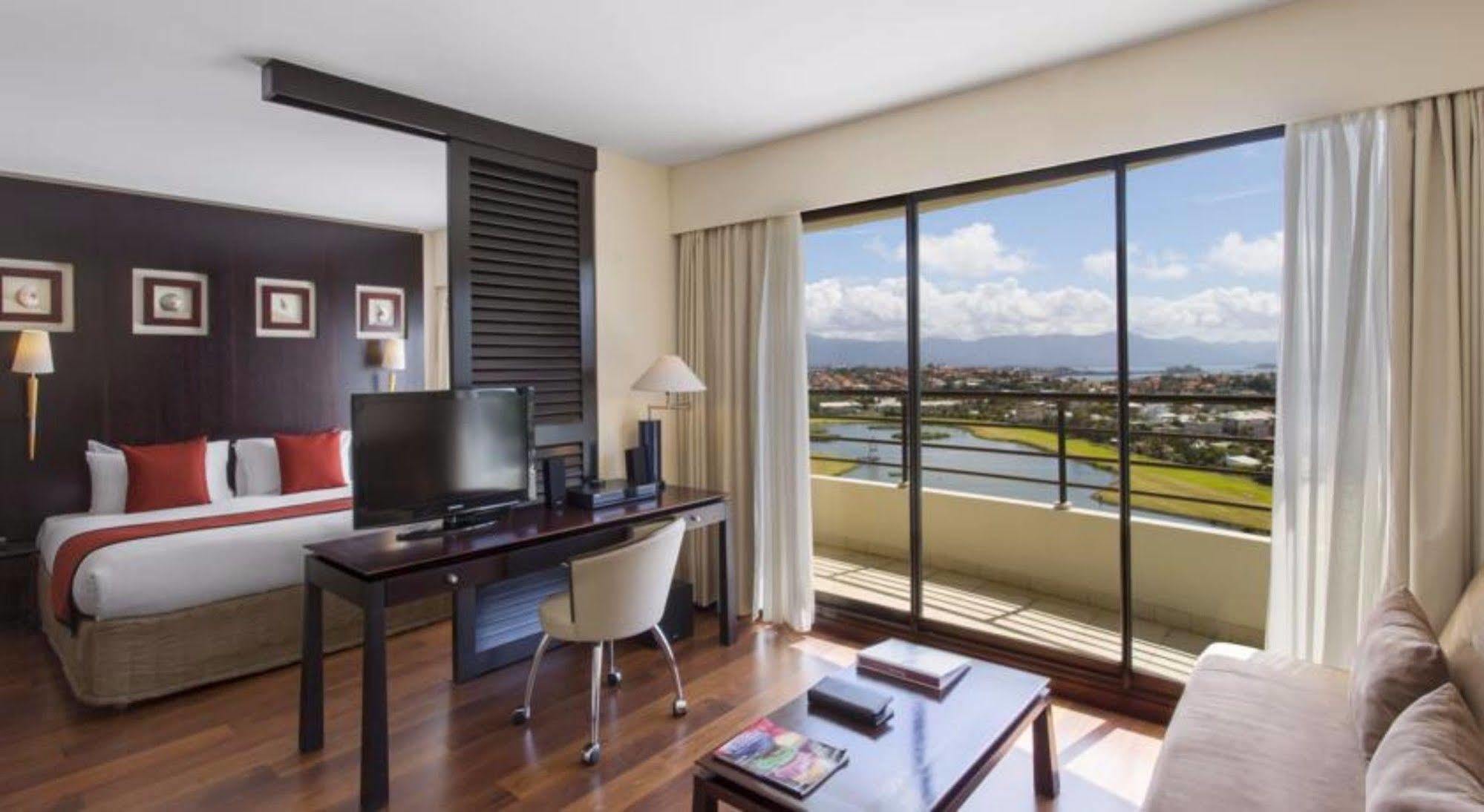 Ramada Hotel & Suites By Wyndham Нумеа Экстерьер фото
